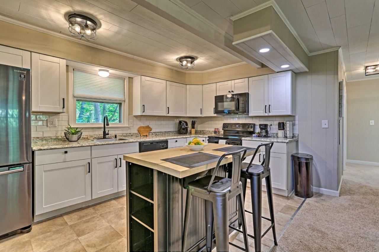 Modern East Stroudsburg Home With Deck And Gas Grill! Eksteriør bilde