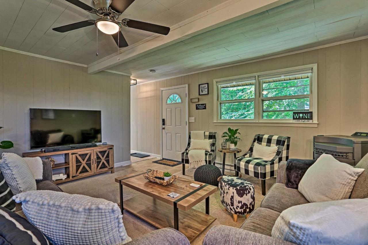 Modern East Stroudsburg Home With Deck And Gas Grill! Eksteriør bilde