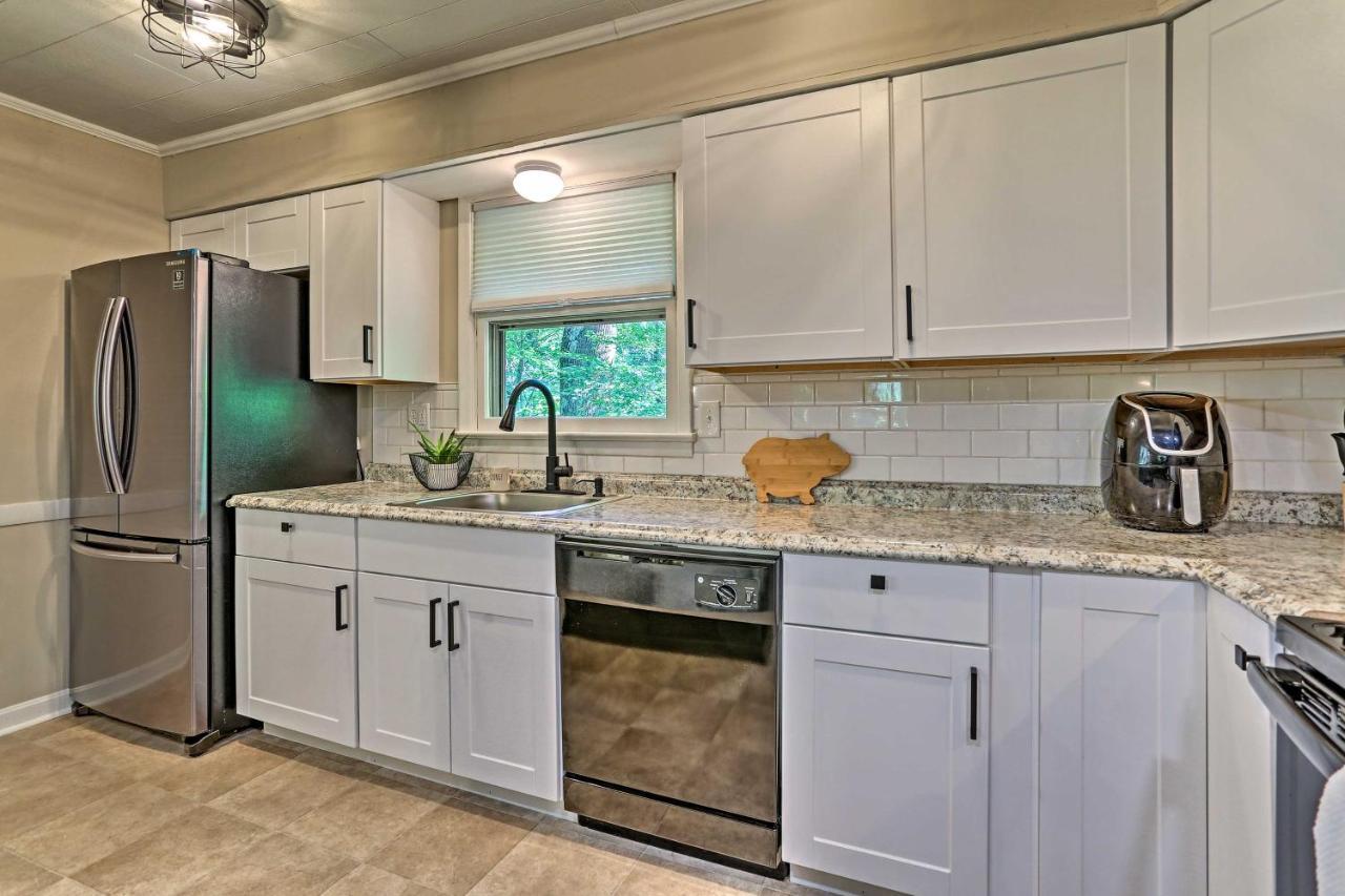 Modern East Stroudsburg Home With Deck And Gas Grill! Eksteriør bilde