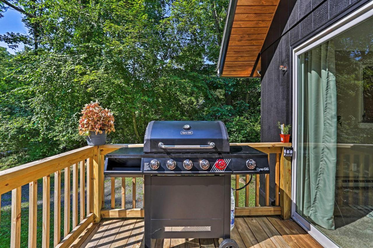 Modern East Stroudsburg Home With Deck And Gas Grill! Eksteriør bilde