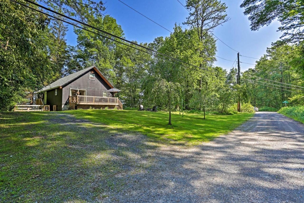Modern East Stroudsburg Home With Deck And Gas Grill! Eksteriør bilde